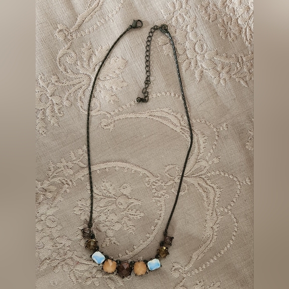 Vtg Avon Neutral Tones and Opalescent Stones Necklace - Picture 4 of 5